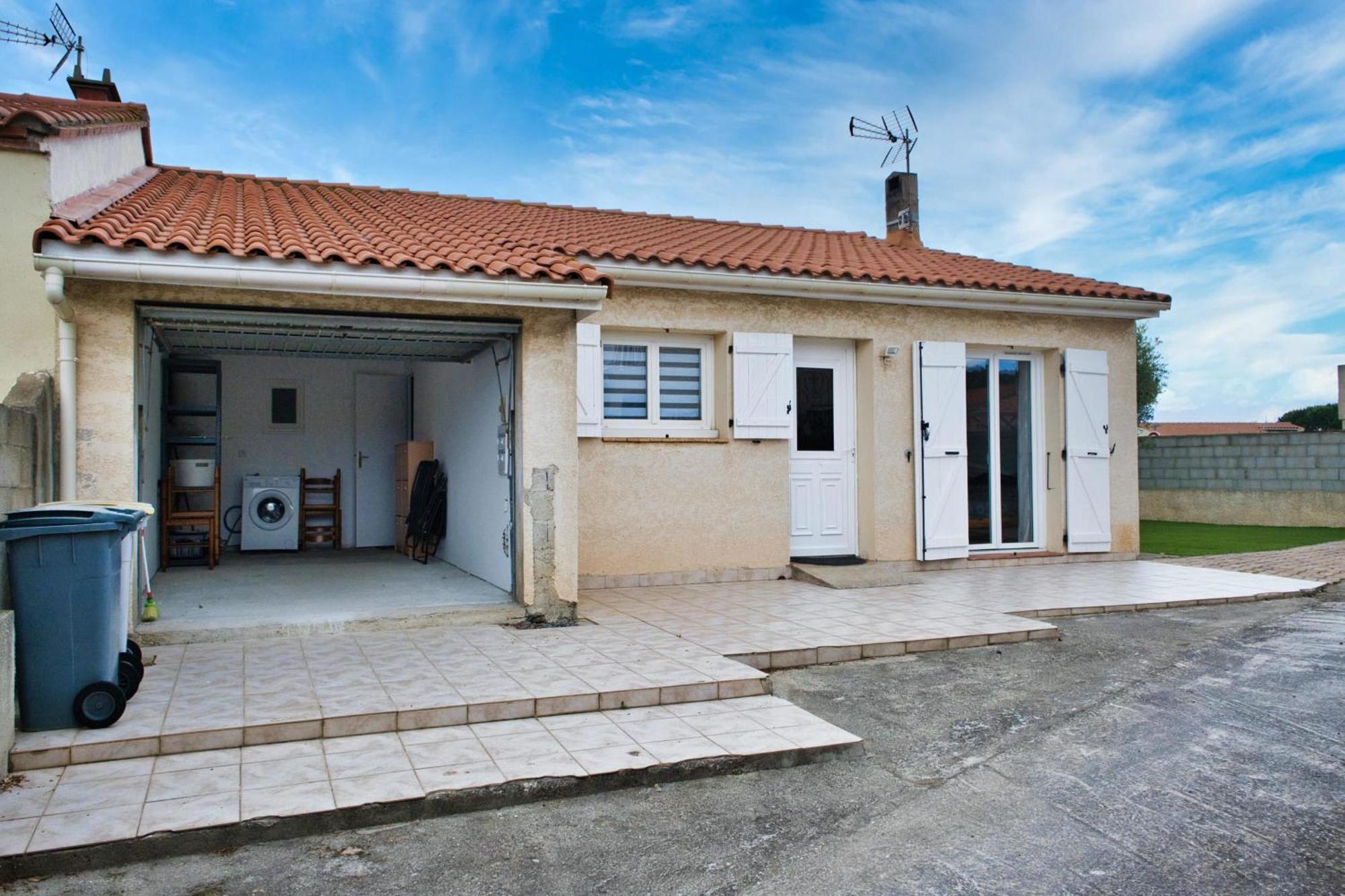 Vila Family House With Garden Saint-Hippolyte  Exteriér fotografie